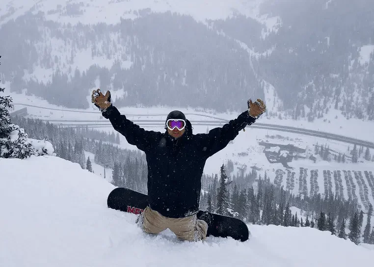 snowboarder-mgus-hands-in-air-steep-mountain snowboarder-mgus-hands-in-air-steep-mountain